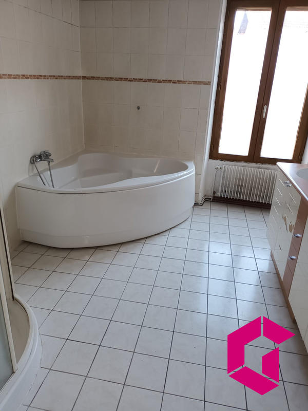 Maison - 137 m² - 9 pièces