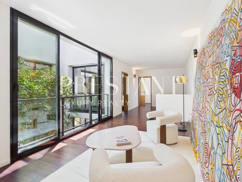 Maison - 310 m² - 11 pièces