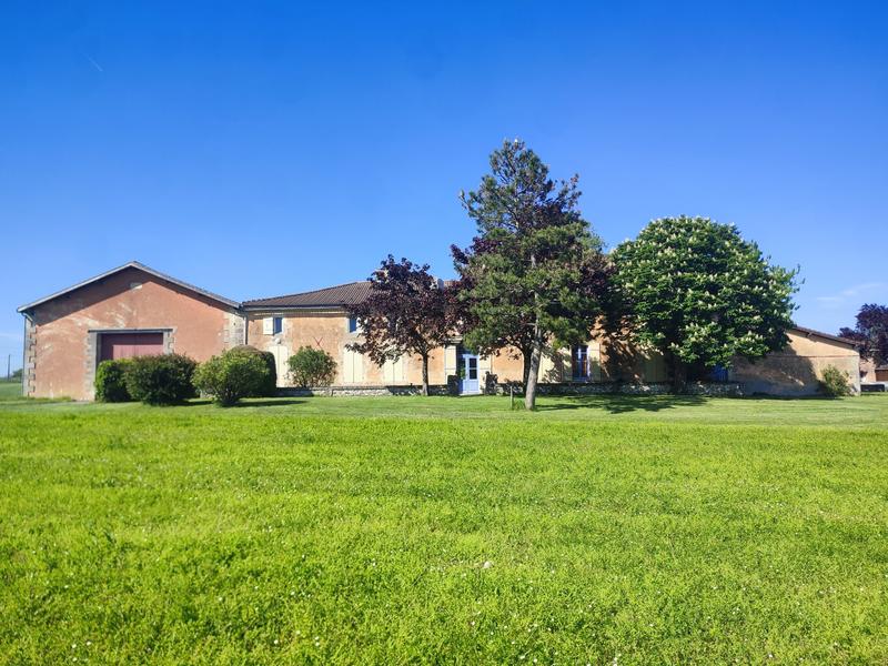 Maison - 552 m² - 16 pièces