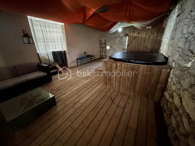 Moulin - 897 m² - 16 pièces