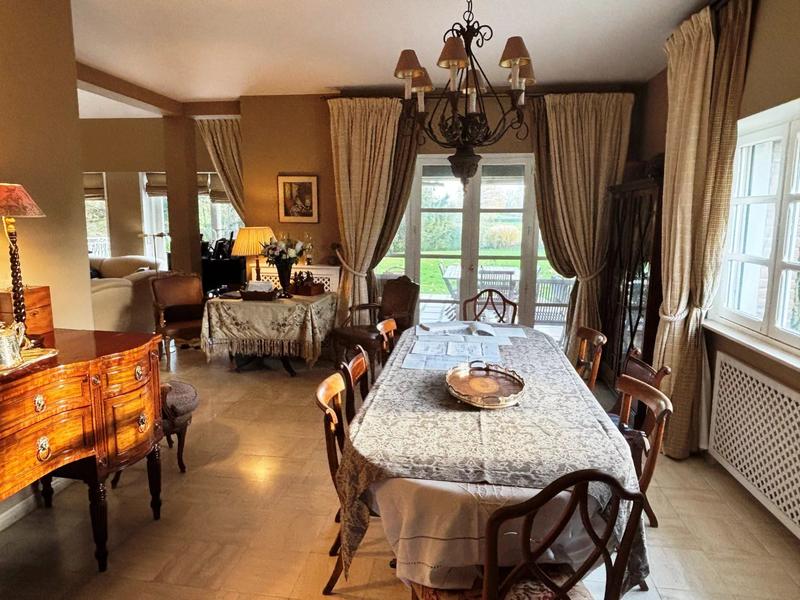 Maison - 275 m² - 12 pièces