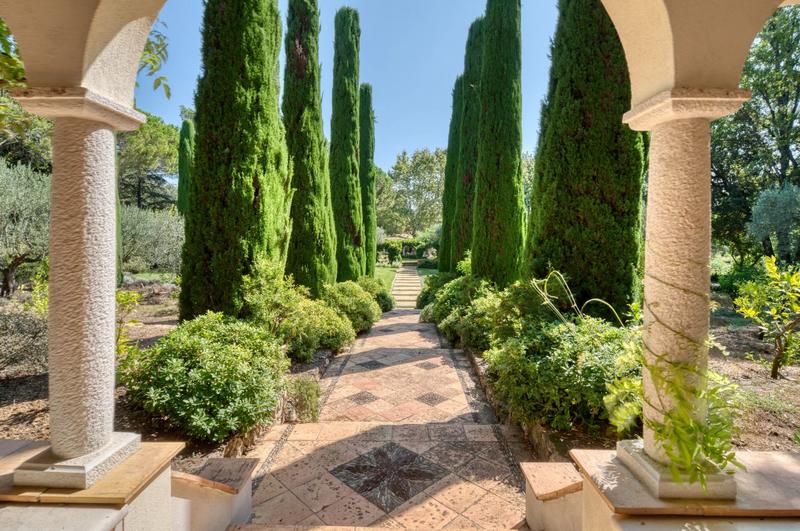 Villa - 460 m² - 9 pièces