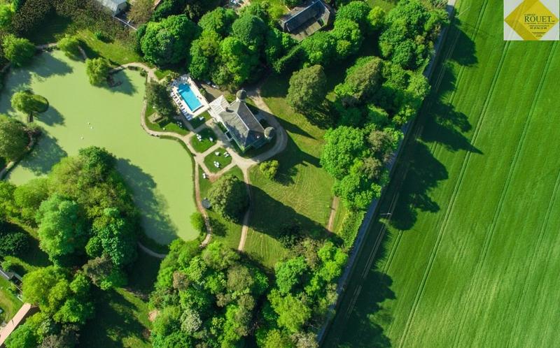 Château - 1 169 m² - 15 pièces