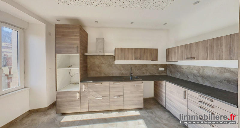 Maison traditionnelle - 200 m² - 8 pièces