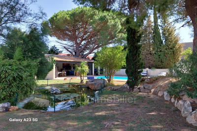 Propriété - 190 m² - 4 pièces