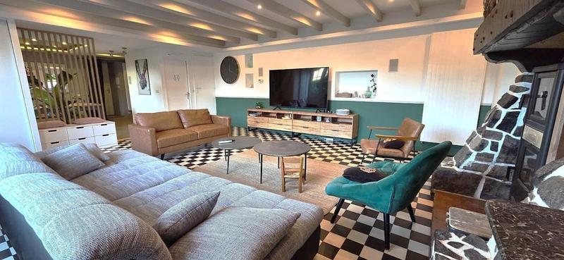 Maison - 178 m² - 8 pièces