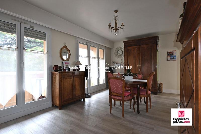 Appartement - 93 m² - 5 pièces