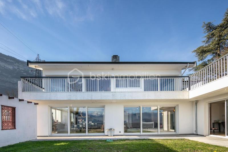 Maison - 200 m² - 6 pièces