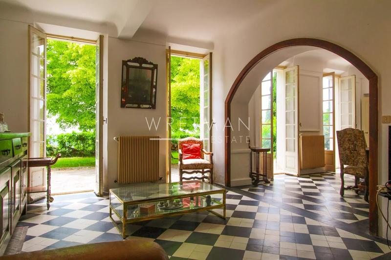 Mas - 300 m² - 13 pièces