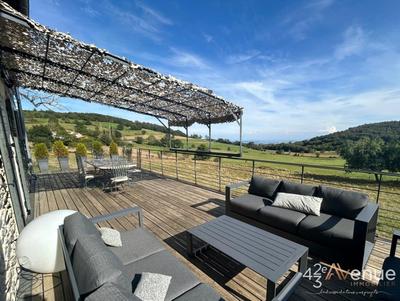 Maison - 375 m² - 9 pièces