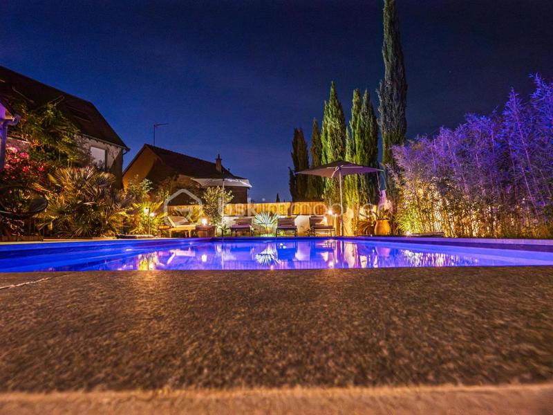 Maison de ville - 380 m² - 7 pièces