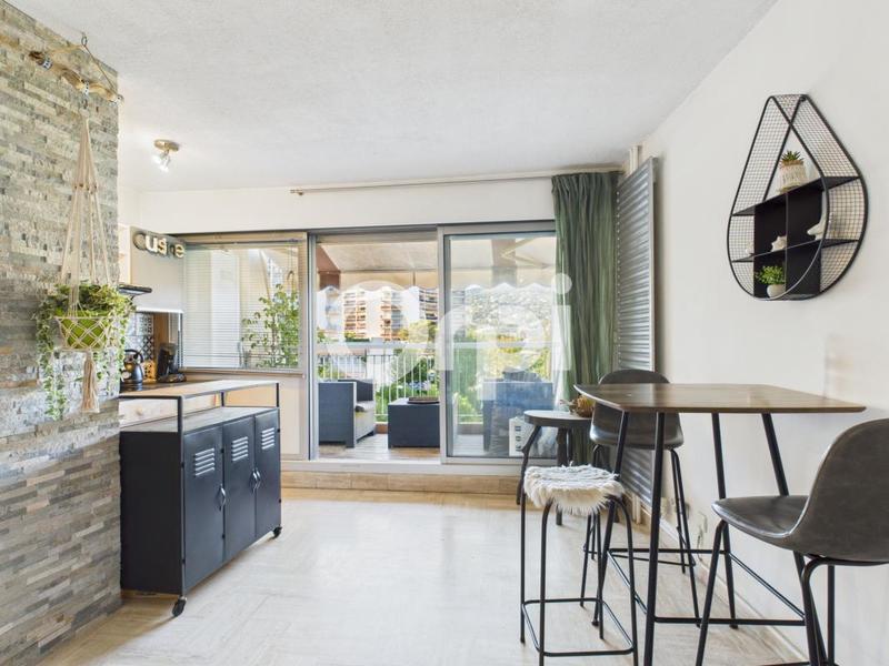 Studio - 24 m² - 1 pièce