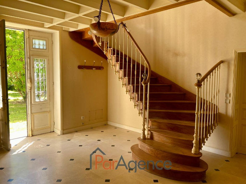 Propriété - 654 m² - 14 pièces