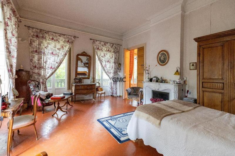 Appartement - 270 m² - 6 pièces