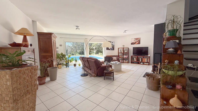 Maison - 285 m² - 8 pièces