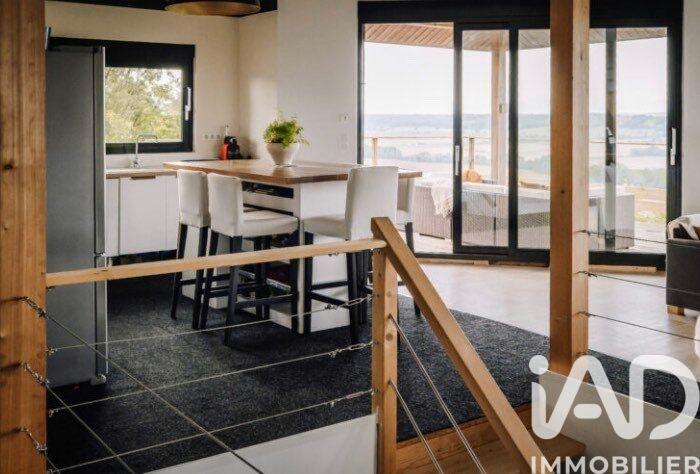 Maison - 284 m² - 6 pièces