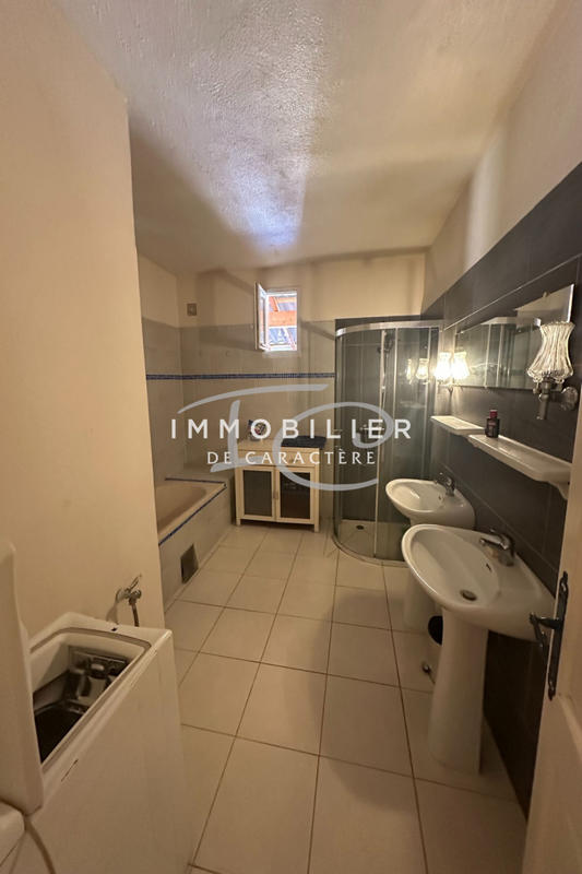 Maison - 300 m² - 14 pièces