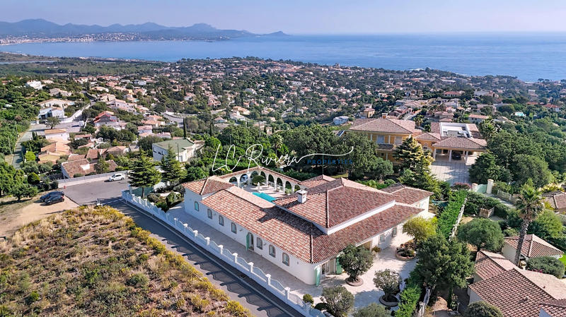 Villa - 325 m² - 10 pièces