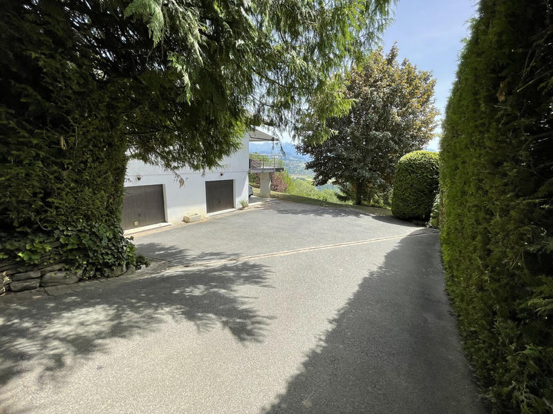 Maison - 228 m² - 7 pièces