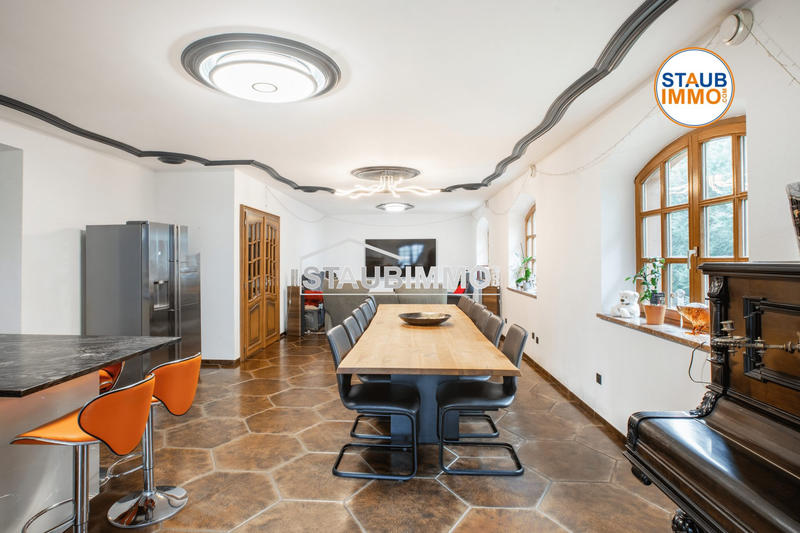 Maison - 271 m² - 13 pièces