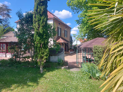Maison - 240 m² - 7 pièces