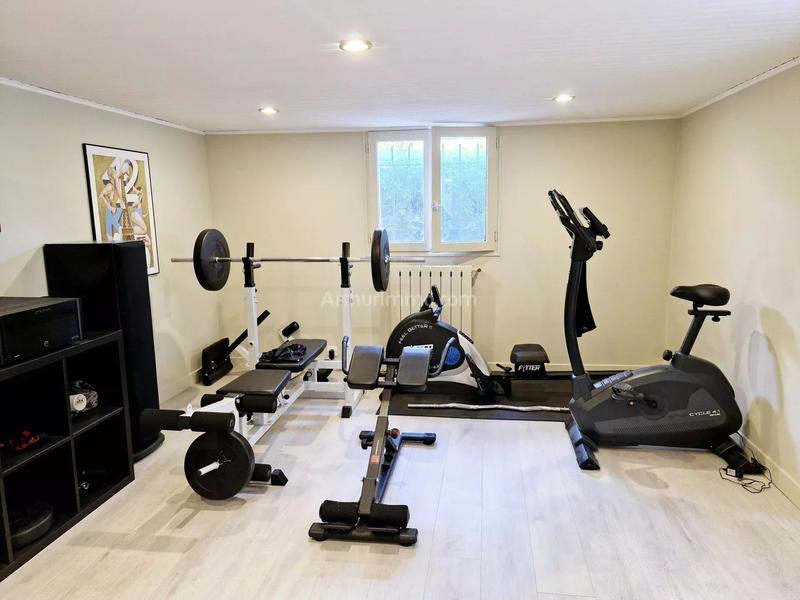 Maison - 200 m² - 8 pièces