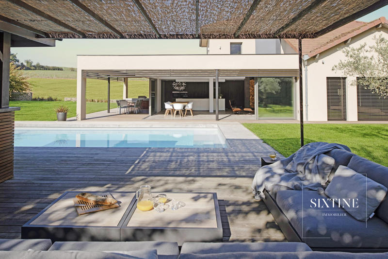 Maison - 261 m² - 7 pièces