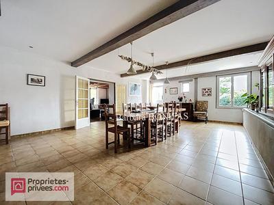 Maison - 227 m² - 8 pièces