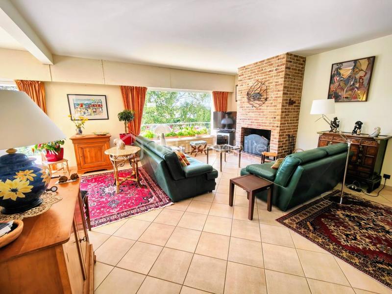 Demeure - 181 m² - 8 pièces