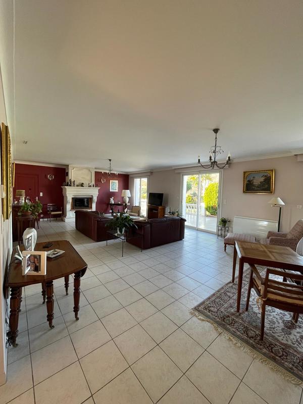 Maison - 212 m² - 7 pièces