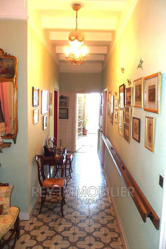 Demeure - 300 m² - 9 pièces