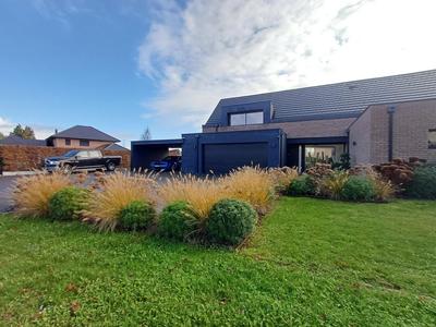 Maison - 250 m² - 6 pièces