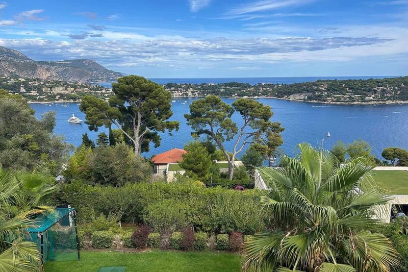 Villa - 300 m² - 6 pièces