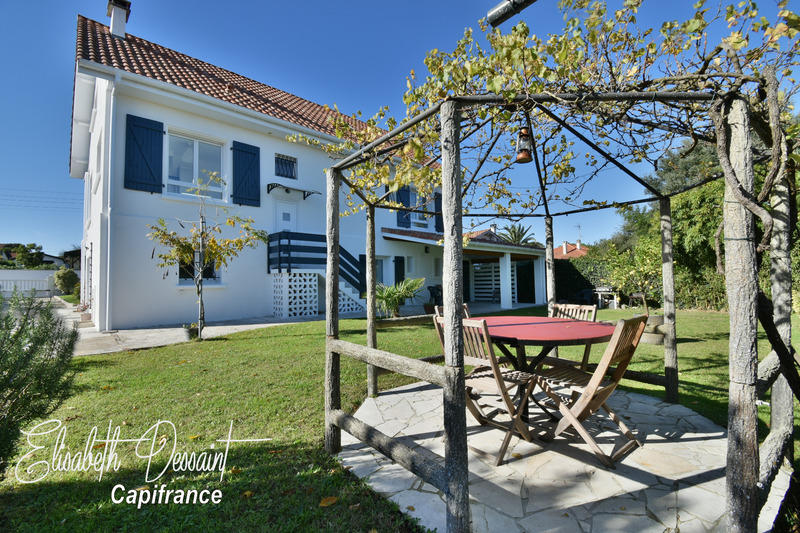 Maison - 196 m² - 7 pièces