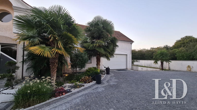 Local d'activités - 574 m² - 12 pièces