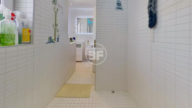 Maison - 240 m² - 5 pièces