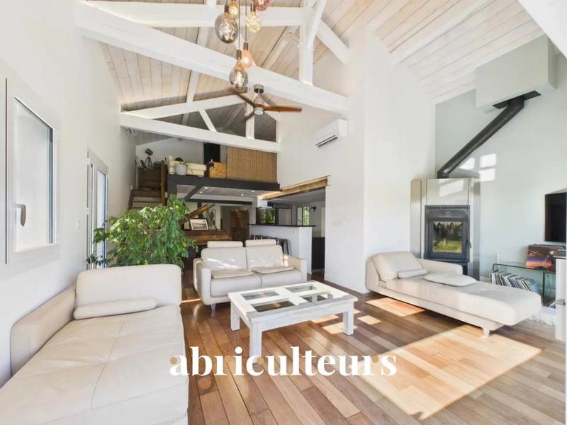 Propriété - 295 m² - 10 pièces