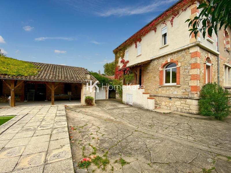 Maison - 240 m² - 7 pièces