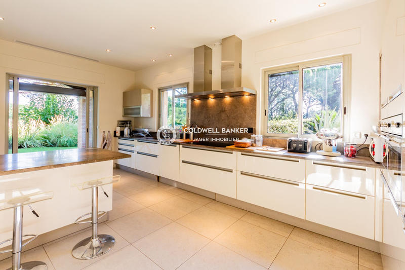 Maison - 320 m² - 6 pièces