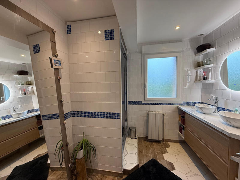 Maison - 1 294 m² - 5 pièces