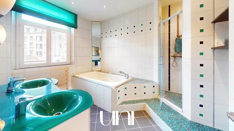 Appartement - 97 m² - 5 pièces