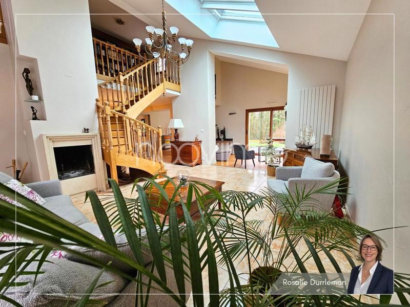 Maison - 210 m² - 8 pièces