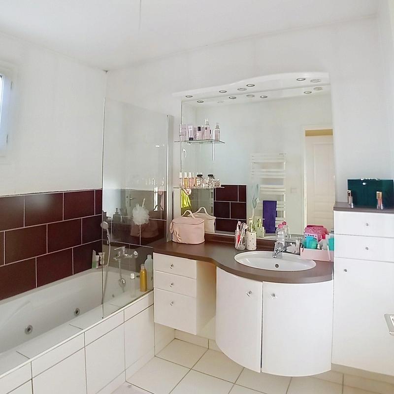 Maison - 140 m² - 6 pièces