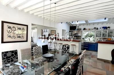 Villa - 220 m² - 8 pièces