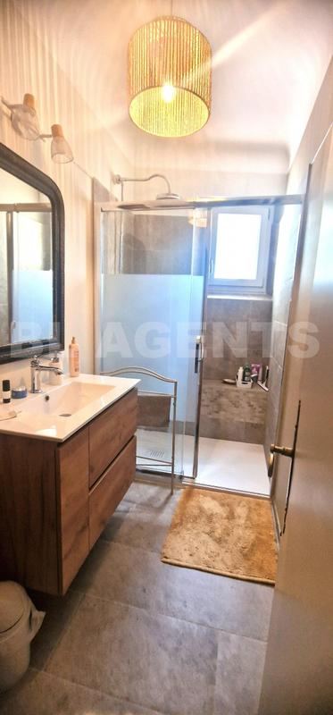 Maison - 220 m² - 7 pièces