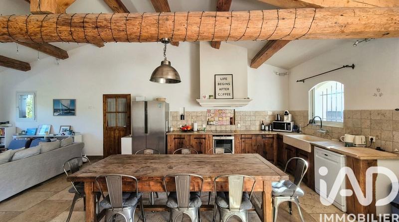 Maison - 230 m² - 8 pièces