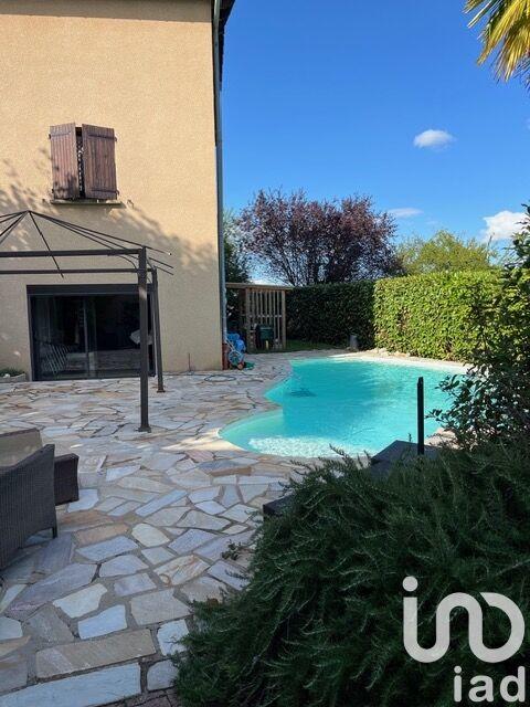 Maison - 275 m² - 8 pièces