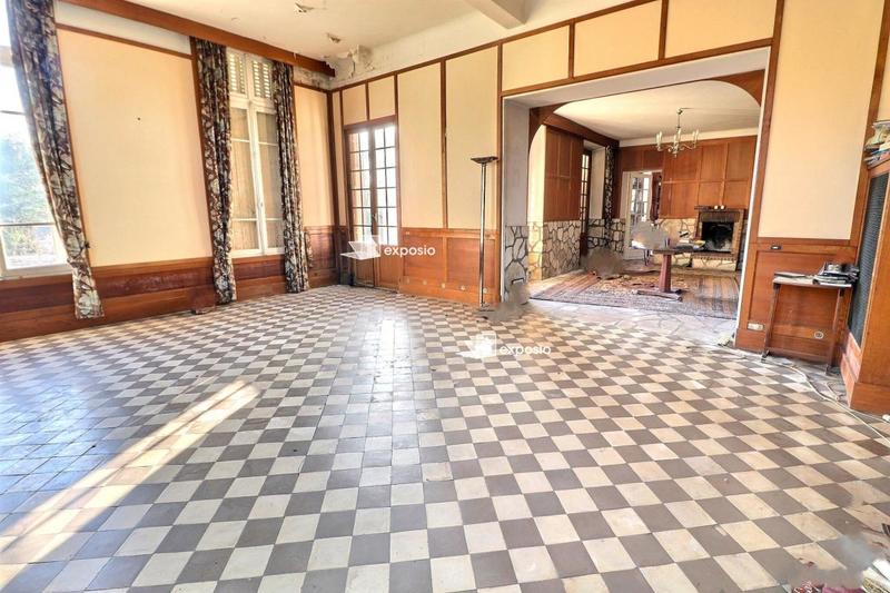 Maison - 247 m² - 8 pièces