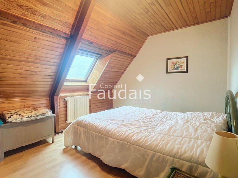 Maison - 170 m² - 9 pièces