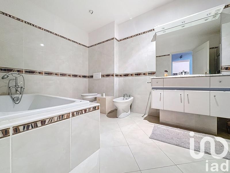 Maison - 460 m² - 12 pièces